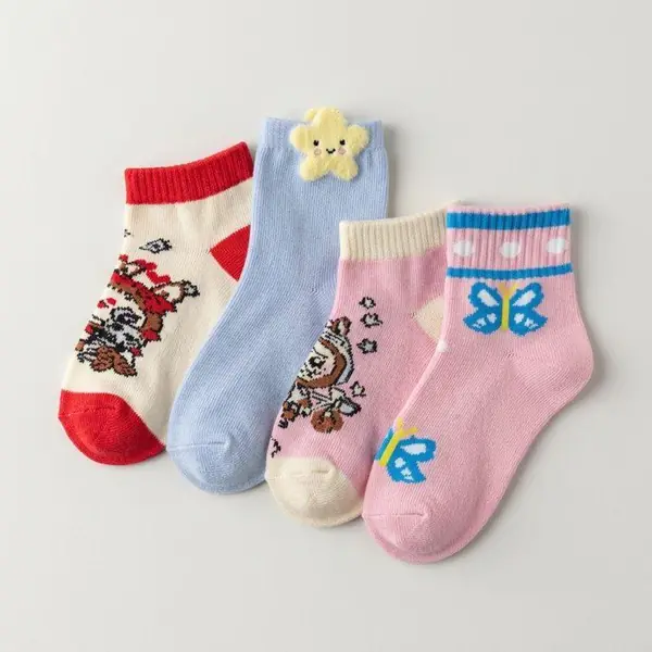 Medias de niña con diseños de colores