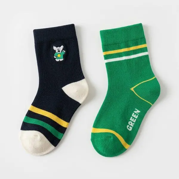 Medias de niño verdes y azules con rayas